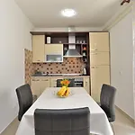 Petra 628 Apartamento Fažana
